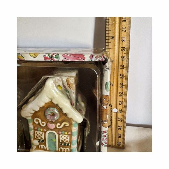 NWT Gingerbread House Salt & Pepper Shakers  3”x4” New Christmas 
Holiday Xmas - Picture 6 of 7